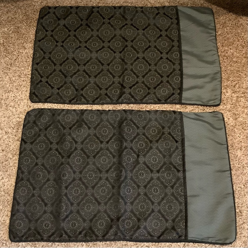Pair pillow shams black and grey Damask standard